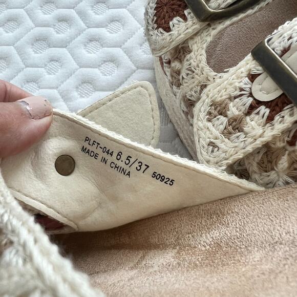 Chinese Laundry Pretends Crochet Sandal size 6.5 platform - Picture 4 of 5
